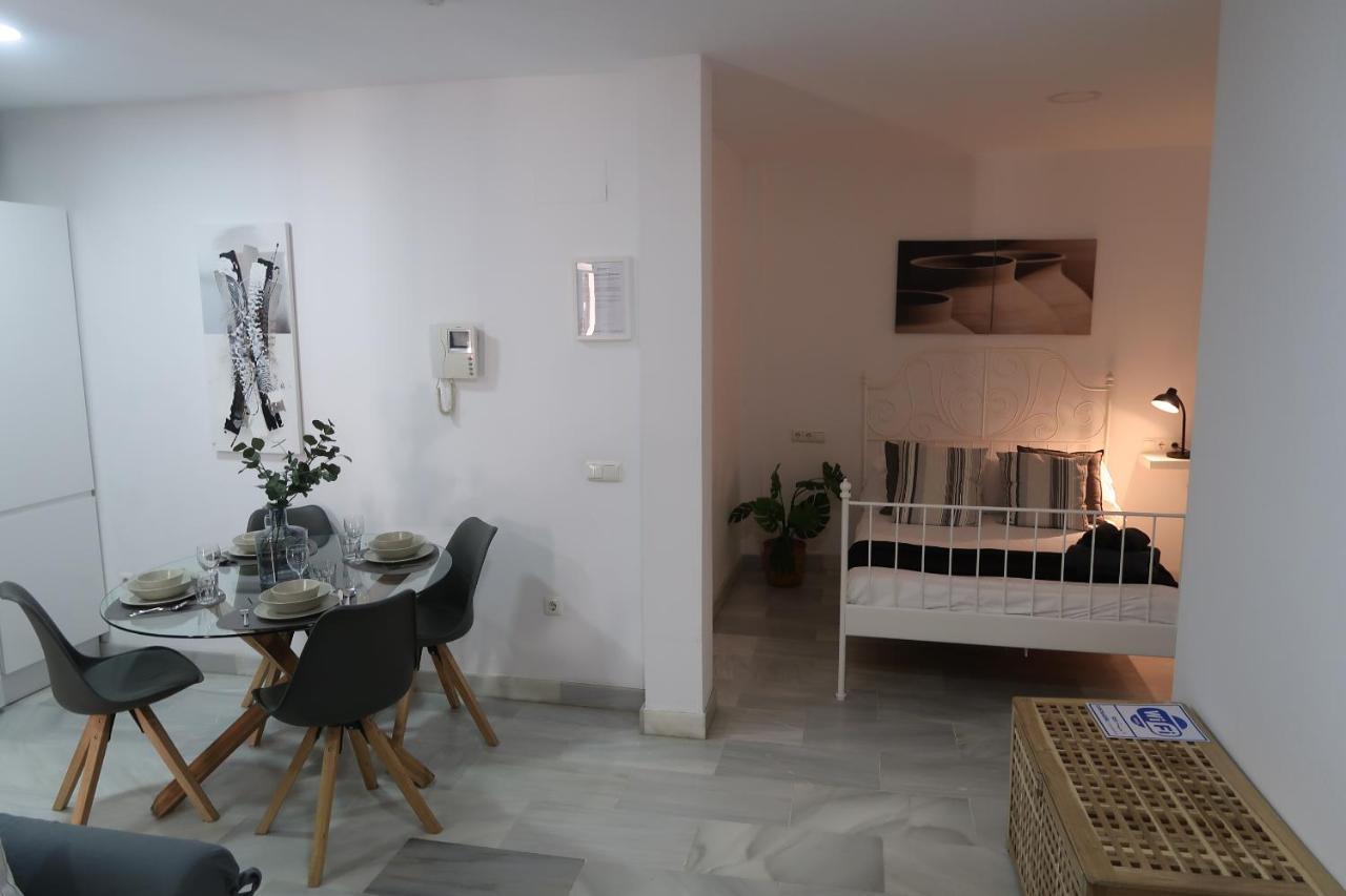 J & E Malaga Center Apartamentos Exteriör bild