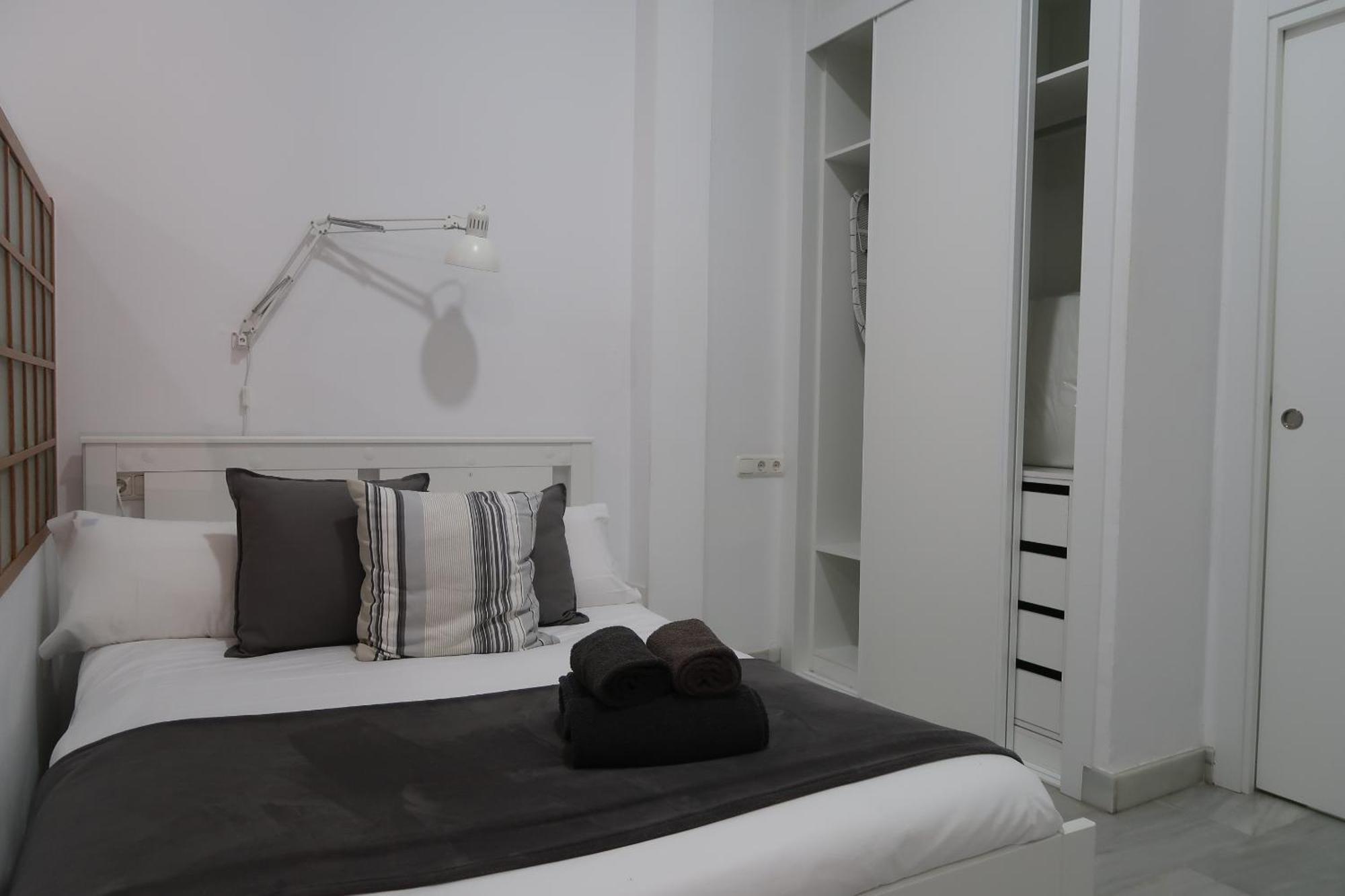 J & E Malaga Center Apartamentos Exteriör bild